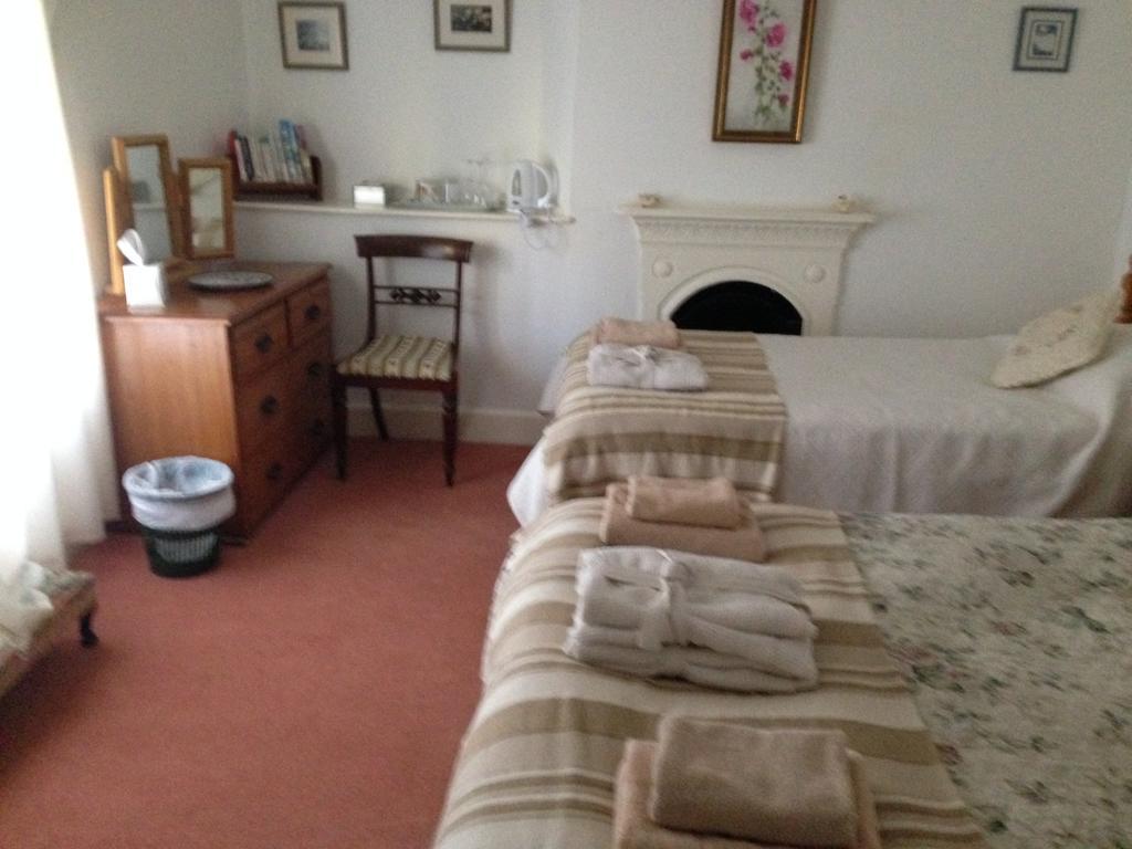 Exmoor Owl & Hawk Centre Bed & Breakfast Bossington Room photo